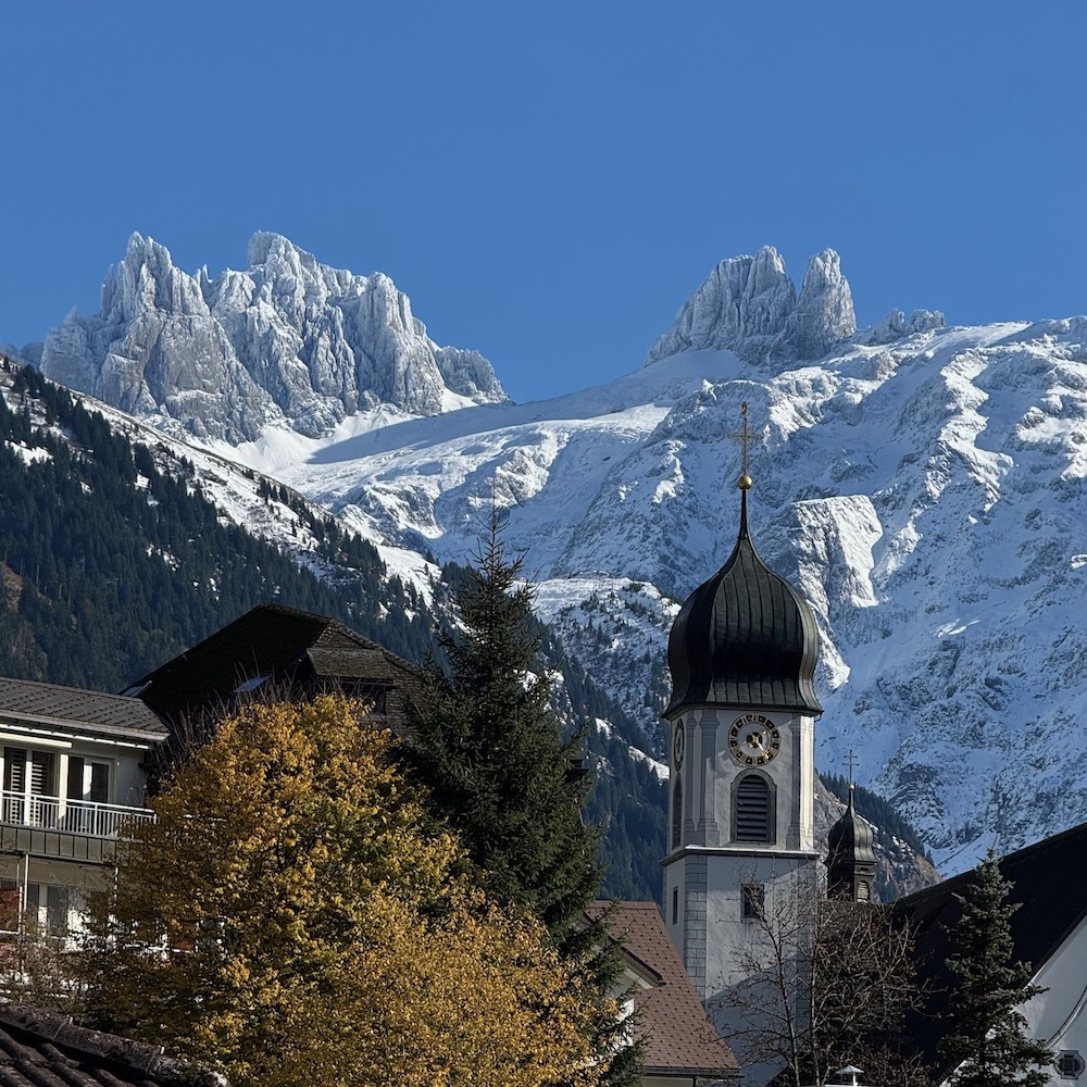 Engelberg Kloster in front of Spannort in Autumn colors