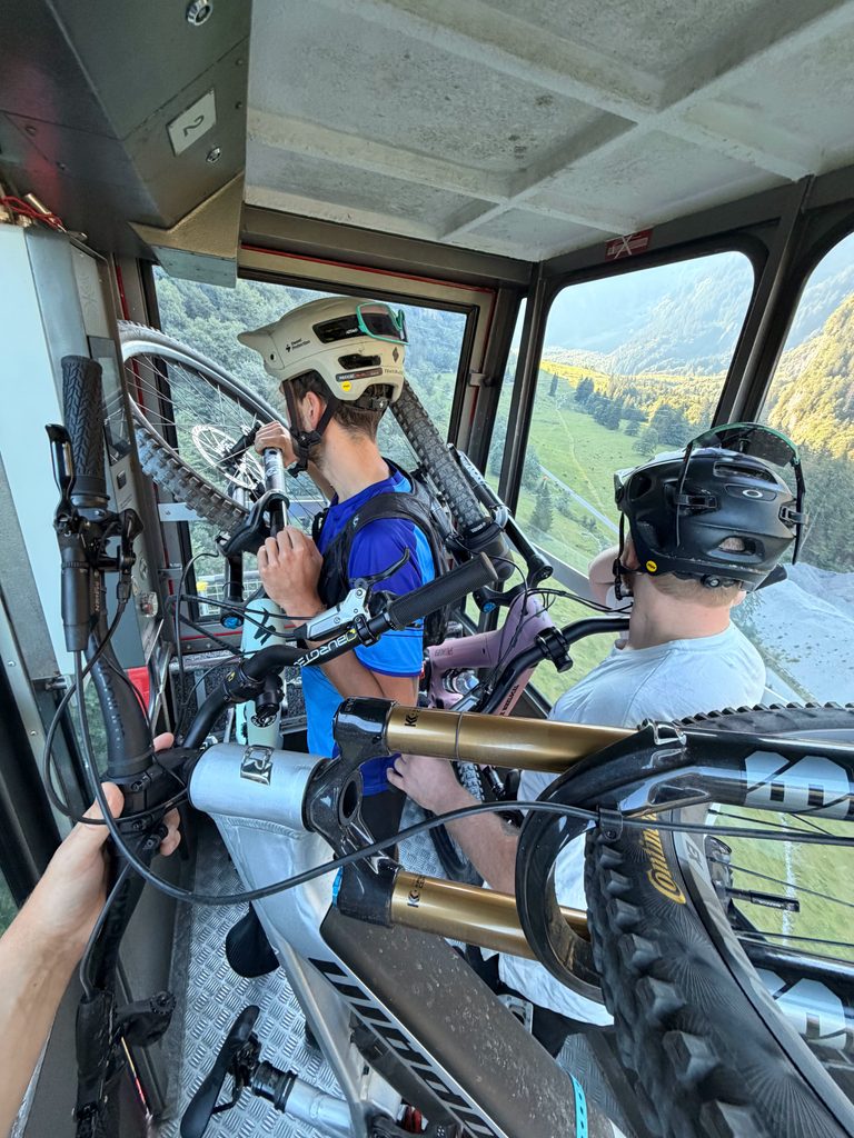 3 bikes maximum inside the Furenalp gondola.
